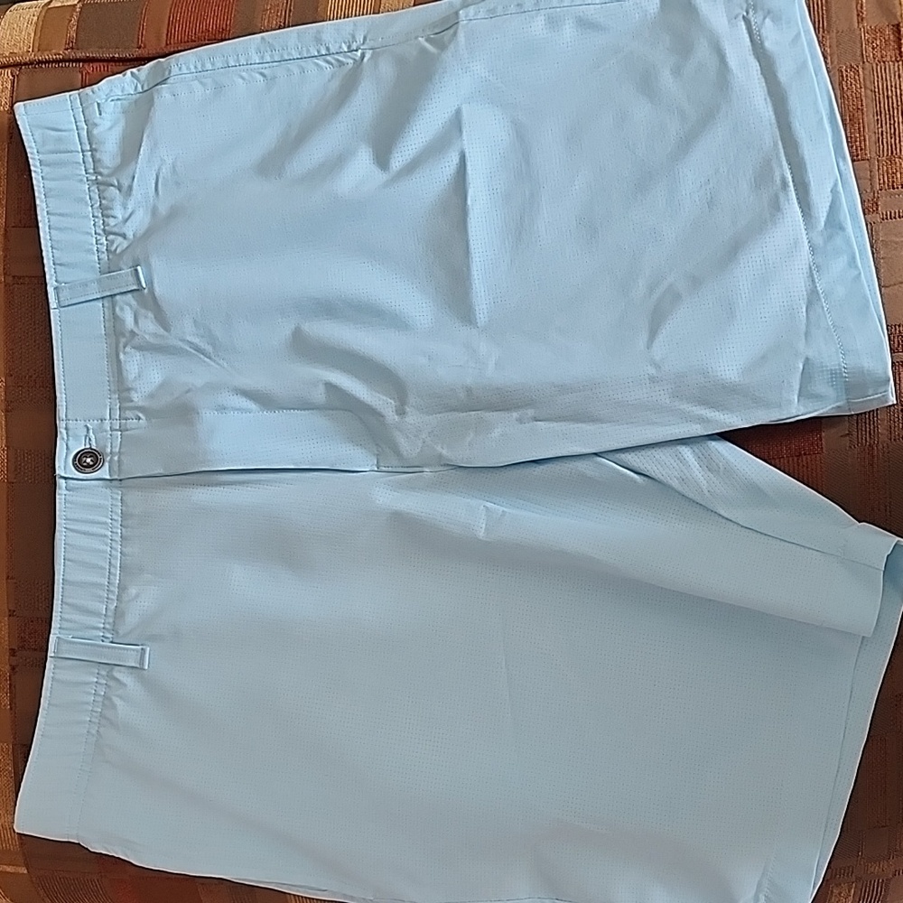 Under Armour golf short